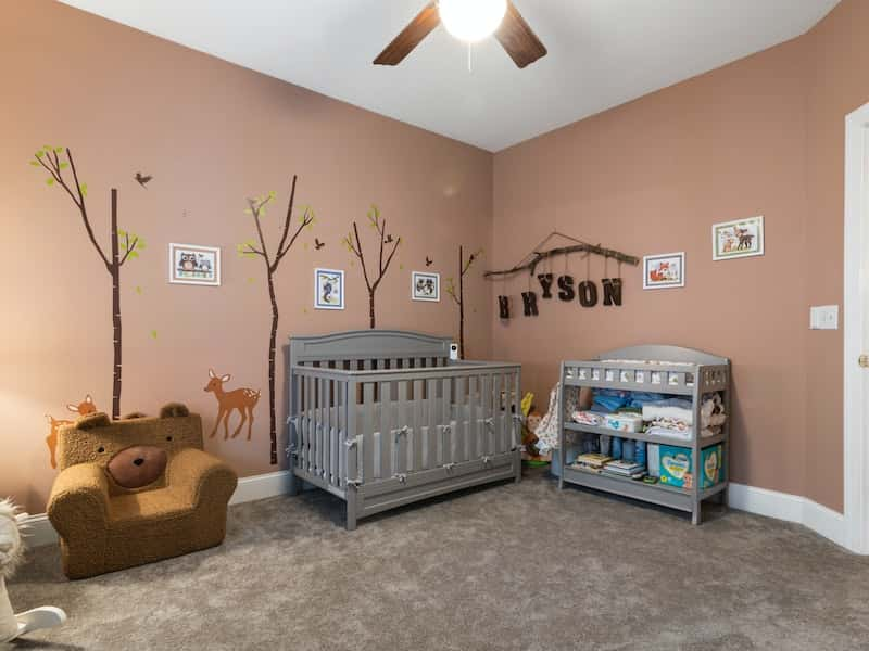 ideas creativas de decoración temática para dormitorios infantiles bosque espacio y armonía