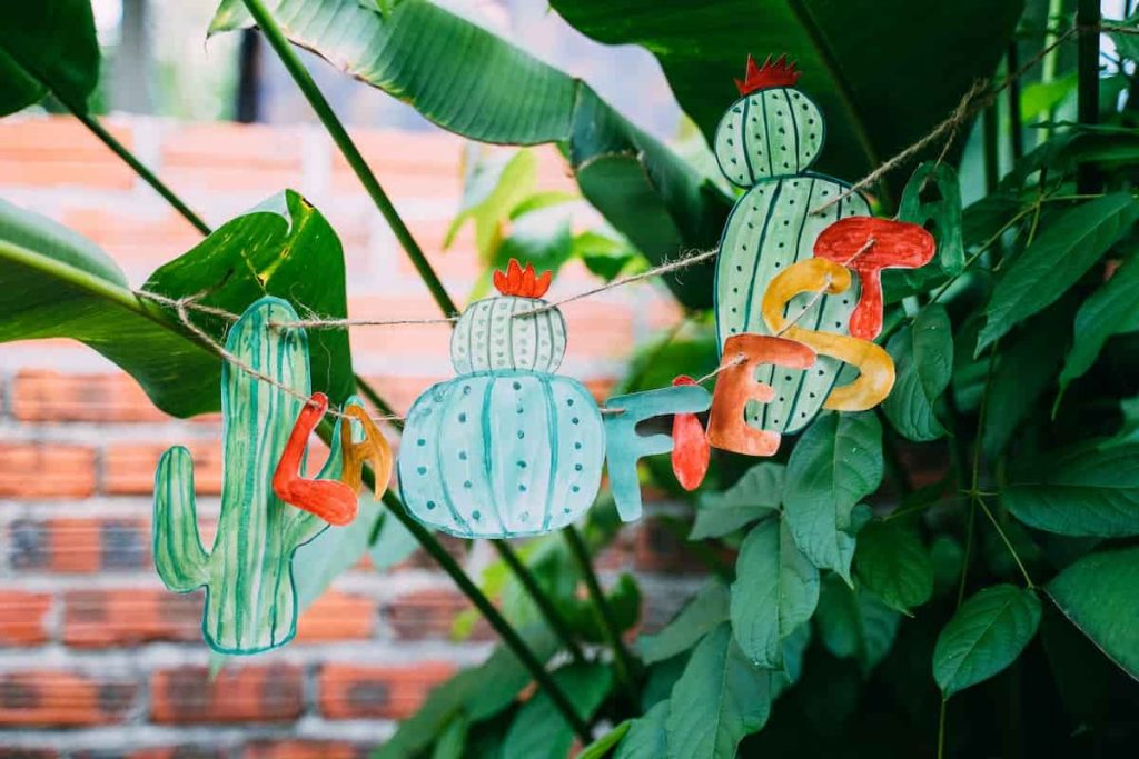 cómo decorar una fiesta de cumpleaños para adultos estilo tropical espacio y armonía