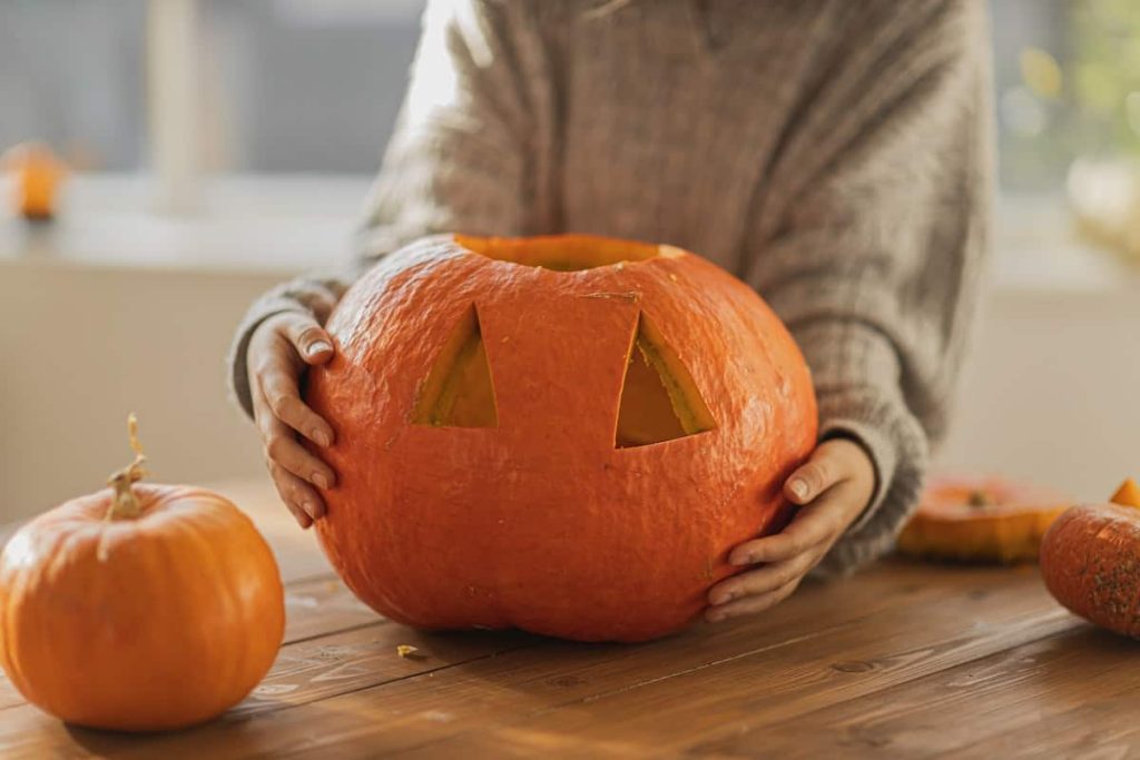 cómo decorar una calabaza de halloween ideas espacio y armonia