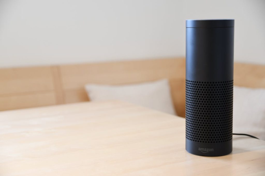 casa inteligente asistente voz Alexa espacio y armonía